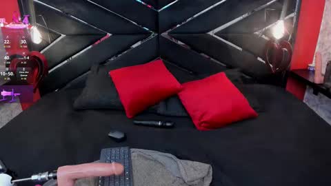 Ivis  online show from September 29, 1:32 pm