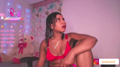 Snapshot of ivonjoness chatting on October 22, 2:59 am Ivon Miss Jones online show from October 22, 2:59 am