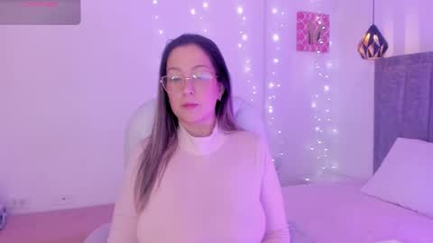 N A T H A L Y   online show from January 7, 3:55 am