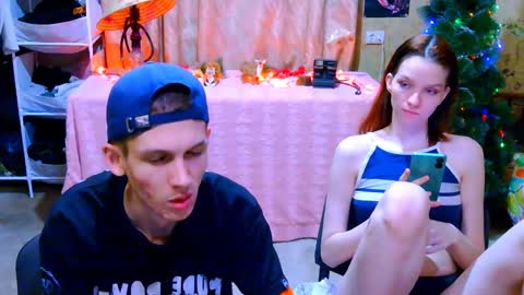 Ivy and Lester online show from December 2, 9:34 pm