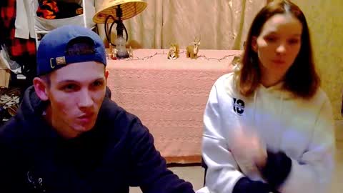 Ivy and Lester online show from December 2, 2:35 am