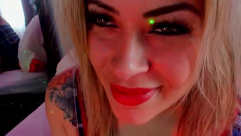 Snapshot of ivy__taylorr chatting on February 24, 1:31 pm Diana Rojas online show from February 24, 1:31 pm