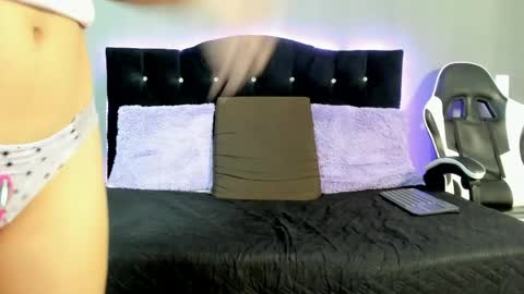 Ivy Heat online show from April 2, 2:52 am