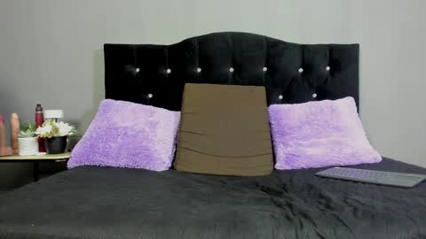 Ivy Heat online show from April 6, 3:15 am