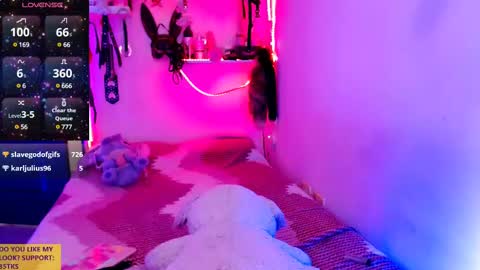 Snapshot of ivy_rosse chatting on February 27, 6:42 pm You can find more of me here  online show from February 27, 6:42 pm