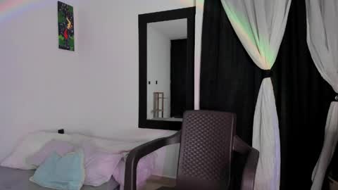 I V Y online show from April 17, 2:47 am