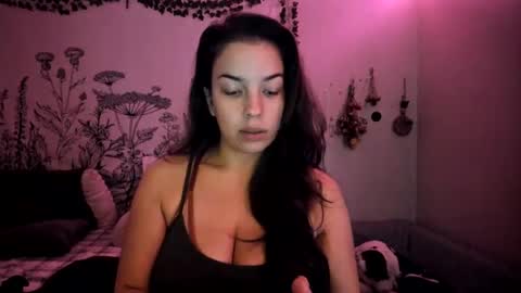 Snapshot of ivygreyco chatting on January 6, 4:47 am Ivy Heaven Goddess online show from January 6, 4:47 am