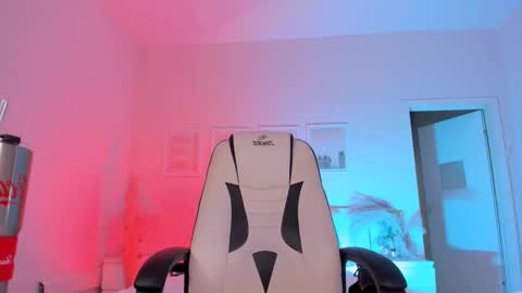 IVY - Follow me 3 online show from September 14, 9:44 am