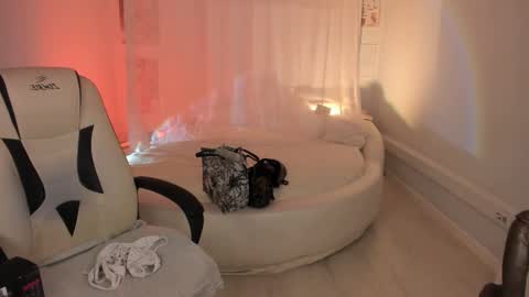 IVY - Follow me 3 online show from October 25, 8:35 am