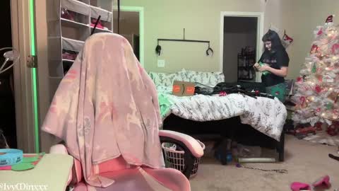 Snapshot of ivyminxxx chatting on December 11, 1:15 am Ivy Minxxx online show from December 11, 1:15 am