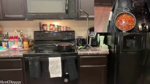 Snapshot of ivyminxxx chatting on January 11, 6:56 am Ivy Minxxx online show from January 11, 6:56 am