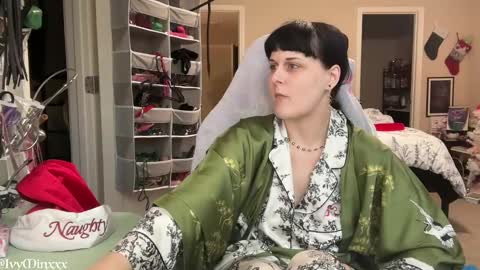 Snapshot of ivyminxxx chatting on December 25, 10:16 pm Ivy Minxxx online show from December 25, 10:16 pm