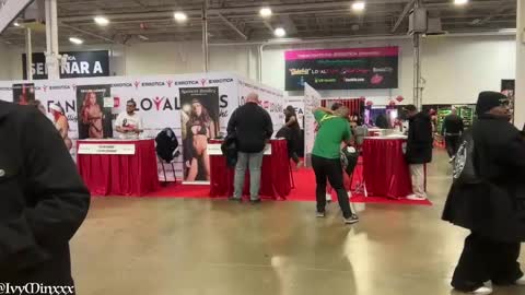 Snapshot of ivyminxxx chatting on December 8, 2:25 am Ivy Minxxx online show from December 8, 2:25 am