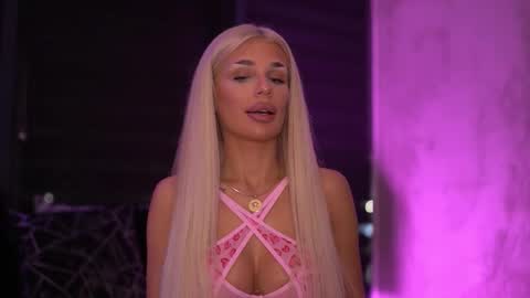 IvyRowa online show from November 28, 6:59 pm