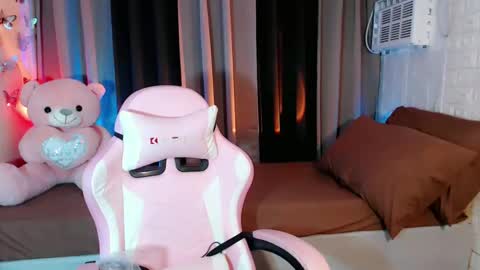 Red online show from February 3, 2:03 am