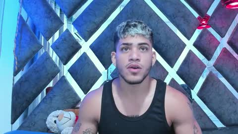 izaack online show from January 11, 4:13 pm