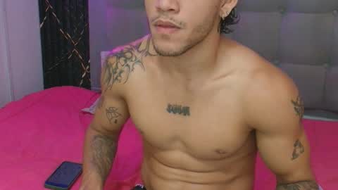 izaack online show from May 3, 3:23 am
