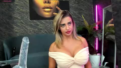 Snapshot of izabelatessa chatting on September 21, 7:07 pm izabelatessa online show from September 21, 7:07 pm