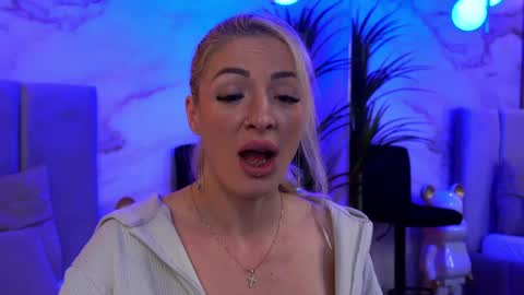 izabelle_02 online show from April 1, 4:02 am