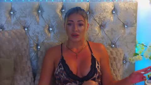 Izabella online show from July 30, 3:18 am