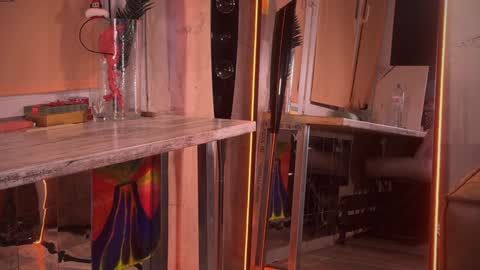 izi online show from February 8, 9:36 pm