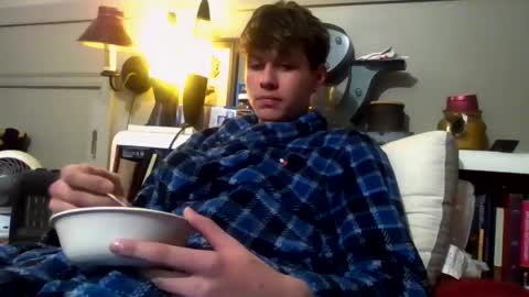 Snapshot of izzame2 chatting on February 20, 6:17 am Willis online show from February 20, 6:17 am