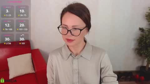 Snapshot of izzy_cam chatting on September 10, 5:30 am Queen of nylon Victoria online show from September 10, 5:30 am