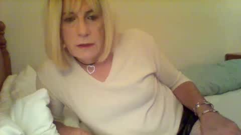 izzy_mchoney online show from September 10, 12:44 am