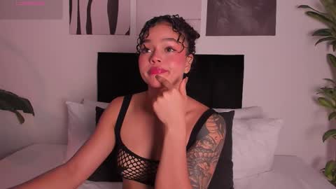 Izzy vega  online show from October 22, 12:25 am