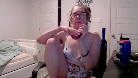 Snapshot of izzynoela chatting on September 21, 2:37 am izzynoela online show from September 21, 2:37 am