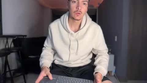 INDEPENDENT MODEL online show from November 29, 4:53 am