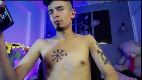 jackk_8 online show from October 22, 3:42 am