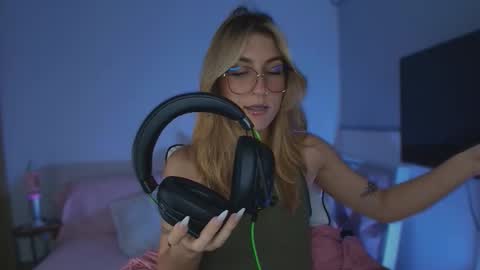 Snapshot of jacky_croft chatting on September 11, 4:36 am Linda Sofia help me get to 100 thumbs up online show from September 11, 4:36 am