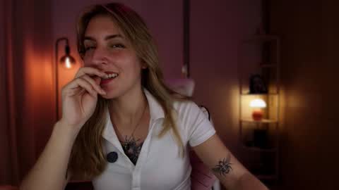 Linda Sofia help me get to 100 thumbs up online show from February 28, 2:26 am