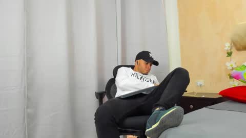 Snapshot of jacob_lewitt chatting on February 4, 8:38 pm Jacob online show from February 4, 8:38 pm