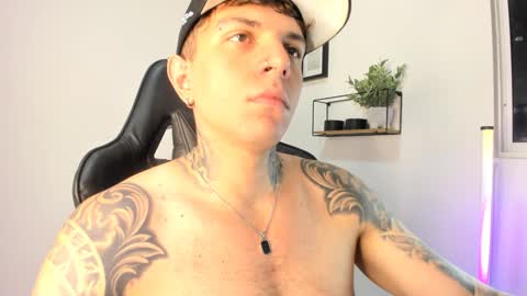 Snapshot of jacobb116 chatting on February 6, 2:22 am jacobb116 online show from February 6, 2:22 am