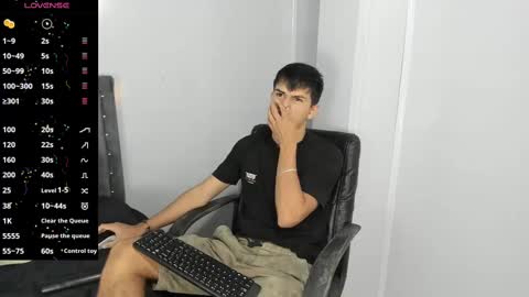 Snapshot of jacobb_lee chatting on March 5, 8:32 pm Jacob Lee online show from March 5, 8:32 pm
