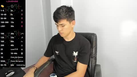 Snapshot of jacobb_lee chatting on February 24, 11:19 pm Jacob Lee online show from February 24, 11:19 pm