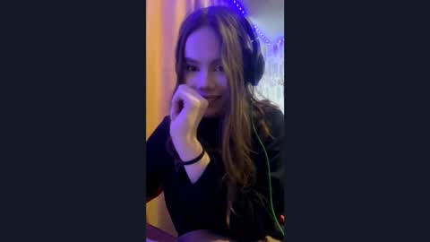 Adeline online show from October 15, 8:59 am