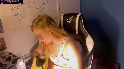 Snapshot of jacywinslat chatting on March 3, 7:17 pm jacywinslat online show from March 3, 7:17 pm