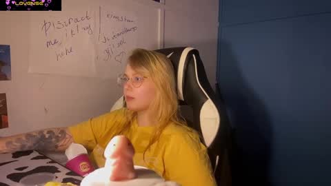 Snapshot of jacywinslat chatting on March 4, 8:27 pm jacywinslat online show from March 4, 8:27 pm