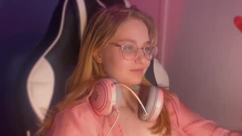 Snapshot of jacywinslat chatting on February 15, 11:47 pm jacywinslat online show from February 15, 11:47 pm
