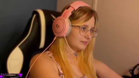 Snapshot of jacywinslat chatting on February 19, 7:48 pm jacywinslat online show from February 19, 7:48 pm