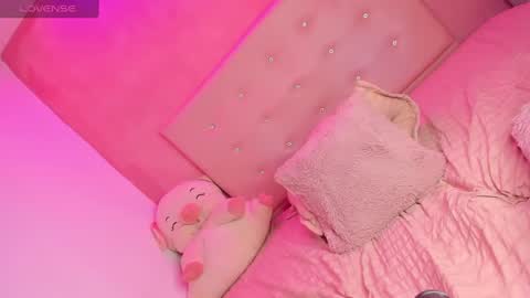 Vanniall online show from December 7, 11:45 am