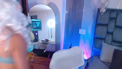 Sara online show from October 11, 1:05 pm