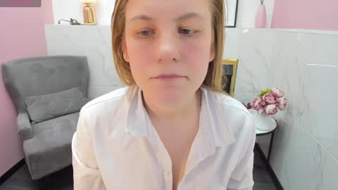 Snapshot of jade_soft chatting on December 7, 12:57 am Jade online show from December 7, 12:57 am