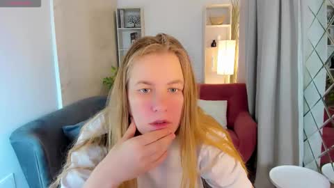 Snapshot of jade_soft chatting on September 12, 8:33 pm Jade online show from September 12, 8:33 pm
