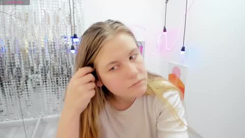 Snapshot of jade_soft chatting on January 25, 12:06 am Jade online show from January 25, 12:06 am