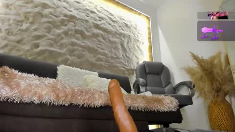 jadee__ online show from February 19, 6:22 am