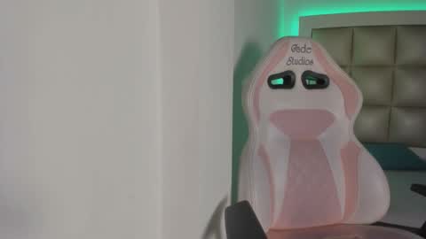 jadeestudios online show from January 12, 3:57 am